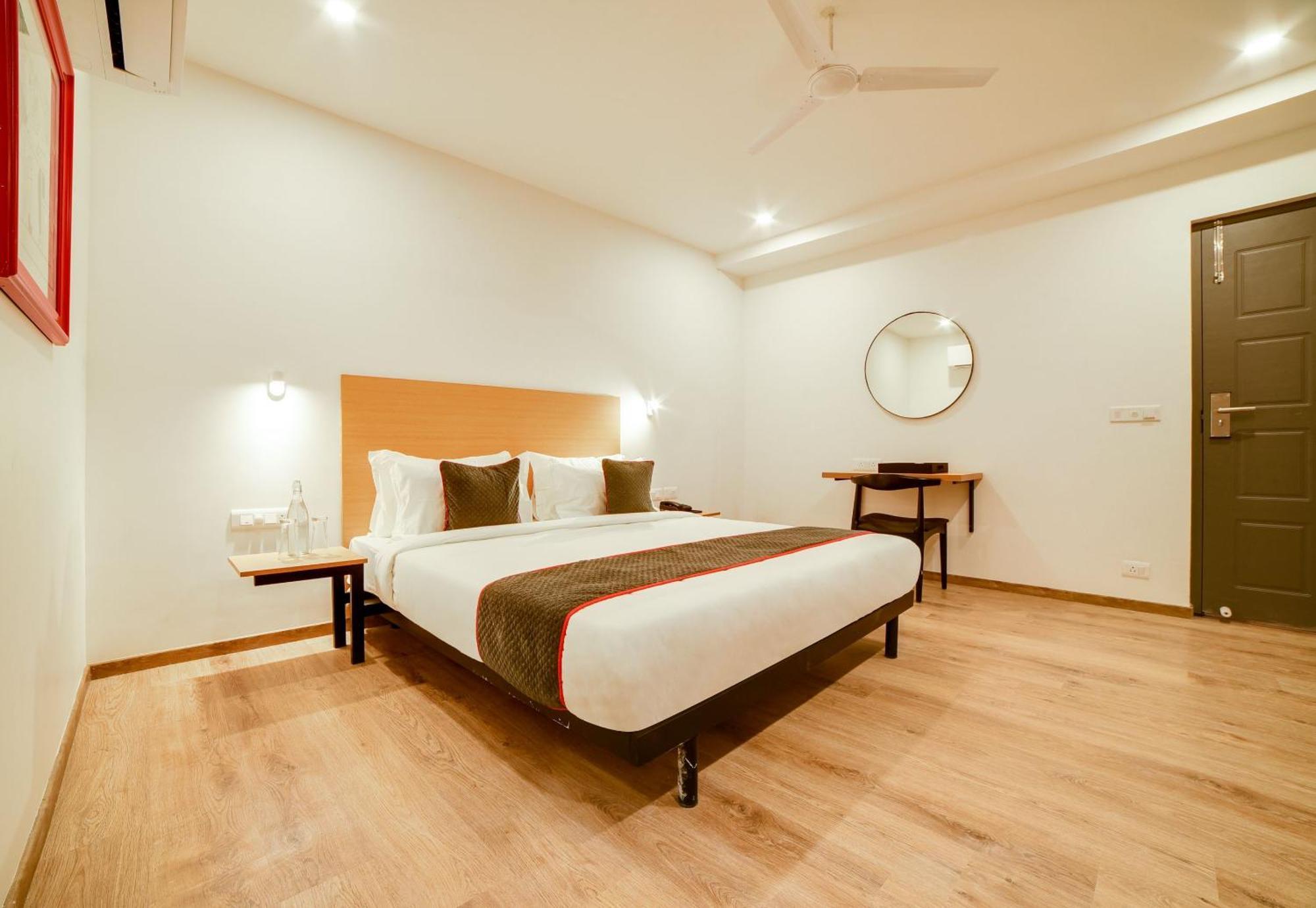 Super Townhouse Hosur Main Road Bommanahalli Near Gopalan Innovation Mall Bangalore Buitenkant foto