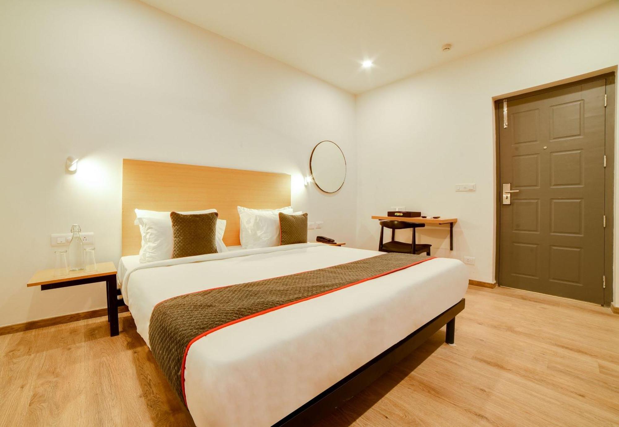 Super Townhouse Hosur Main Road Bommanahalli Near Gopalan Innovation Mall Bangalore Buitenkant foto