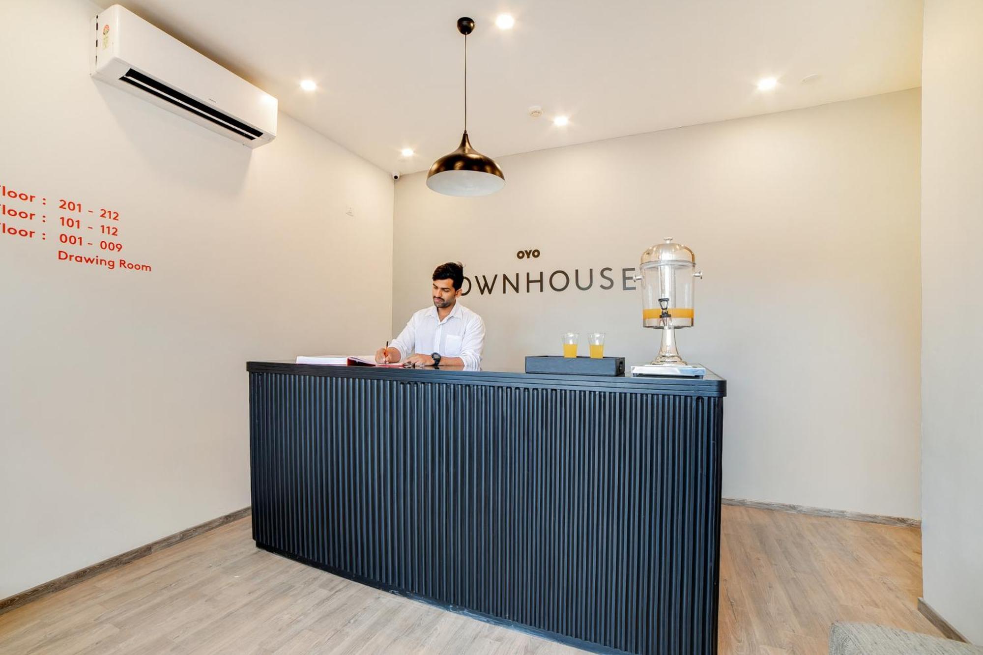 Super Townhouse Hosur Main Road Bommanahalli Near Gopalan Innovation Mall Bangalore Buitenkant foto