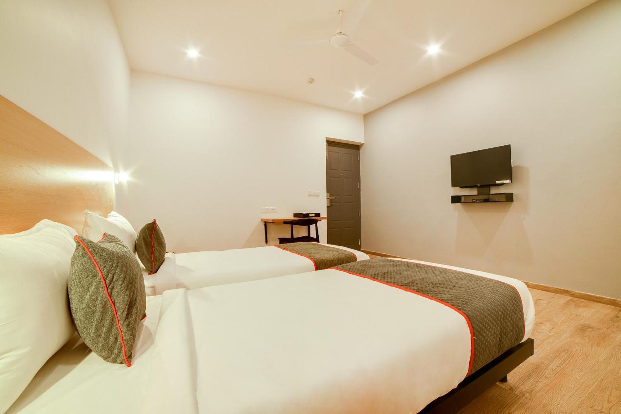 Super Townhouse Hosur Main Road Bommanahalli Near Gopalan Innovation Mall Bangalore Buitenkant foto