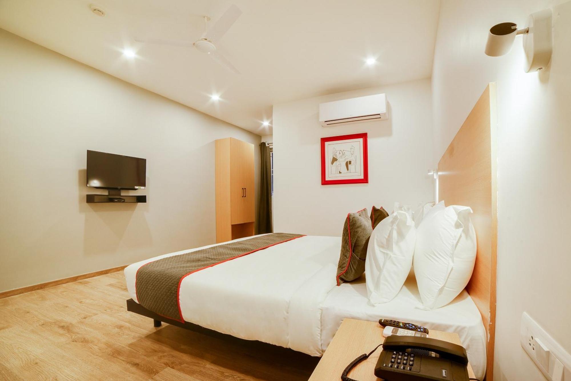 Super Townhouse Hosur Main Road Bommanahalli Near Gopalan Innovation Mall Bangalore Buitenkant foto