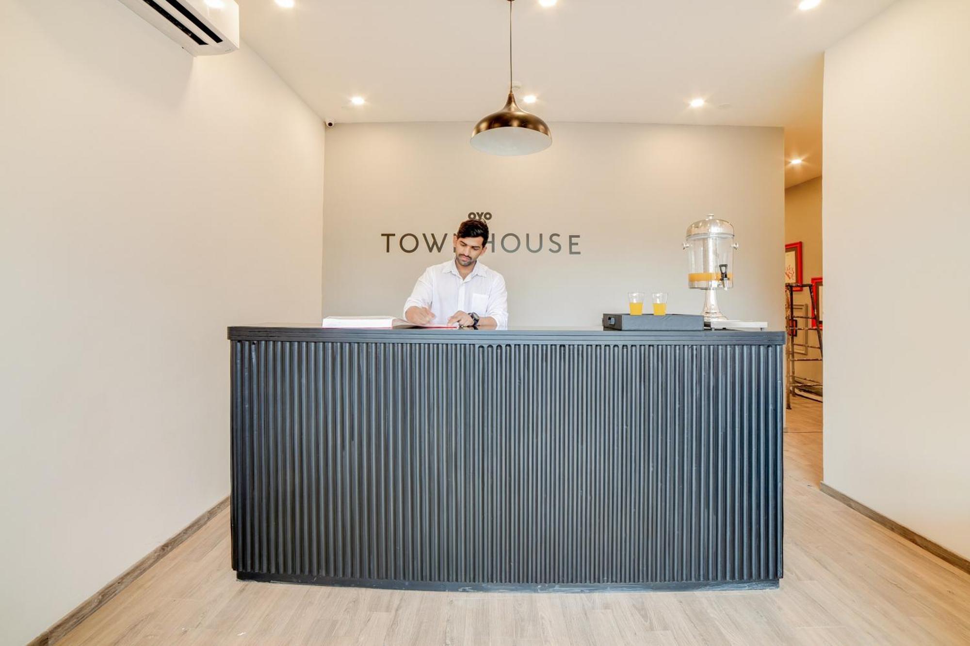 Super Townhouse Hosur Main Road Bommanahalli Near Gopalan Innovation Mall Bangalore Buitenkant foto