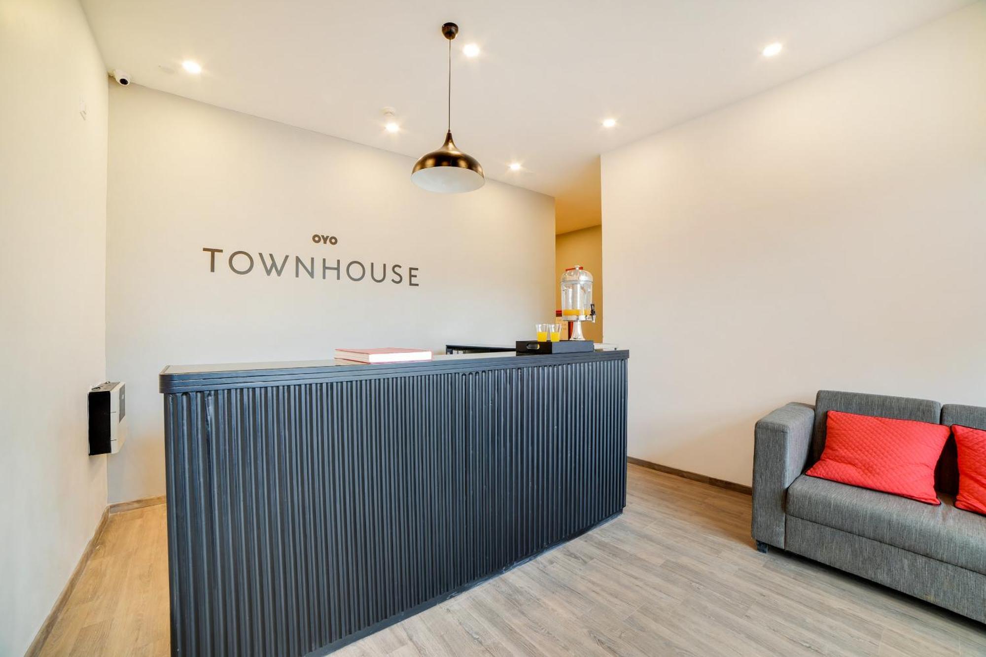 Super Townhouse Hosur Main Road Bommanahalli Near Gopalan Innovation Mall Bangalore Buitenkant foto
