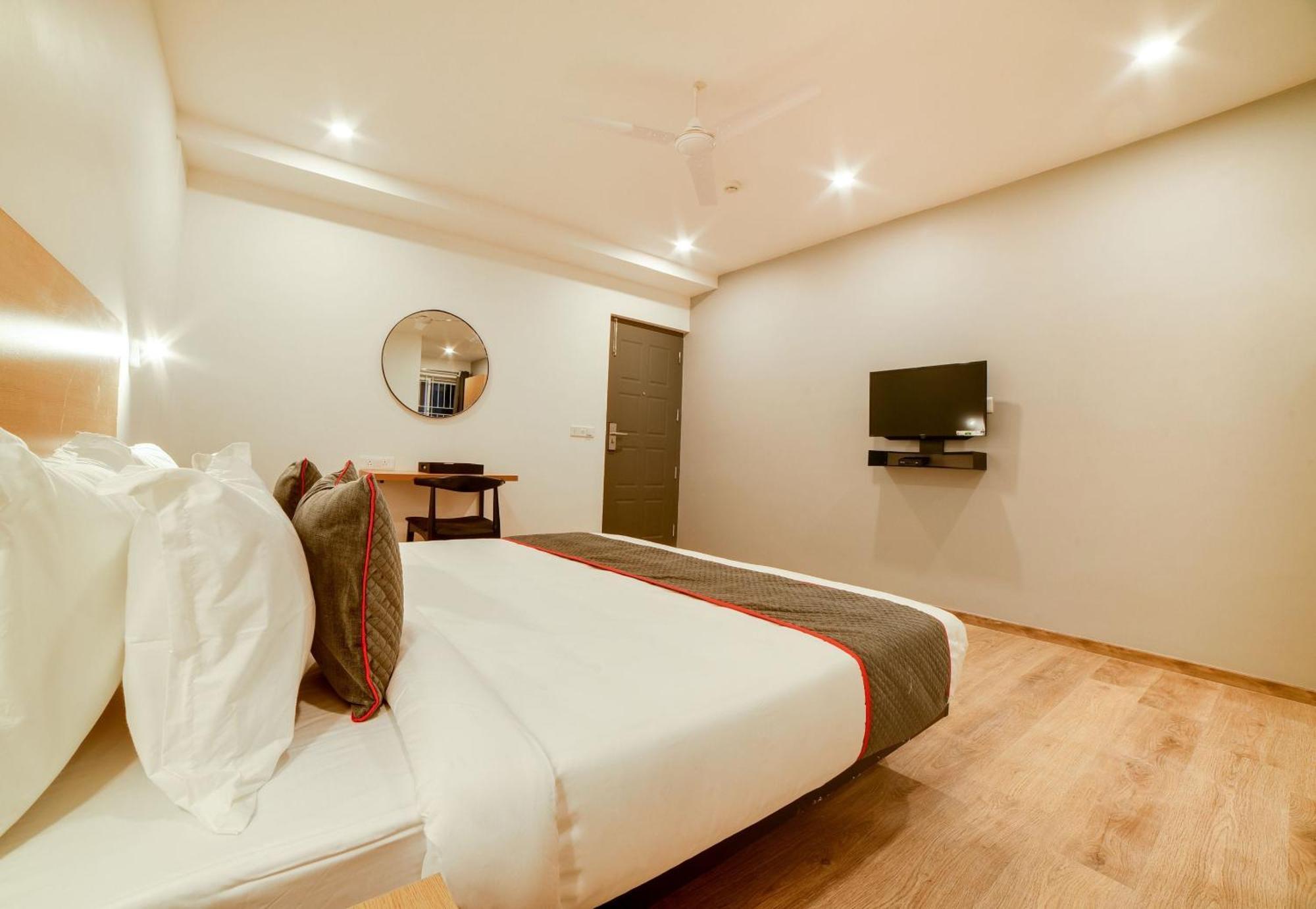 Super Townhouse Hosur Main Road Bommanahalli Near Gopalan Innovation Mall Bangalore Buitenkant foto